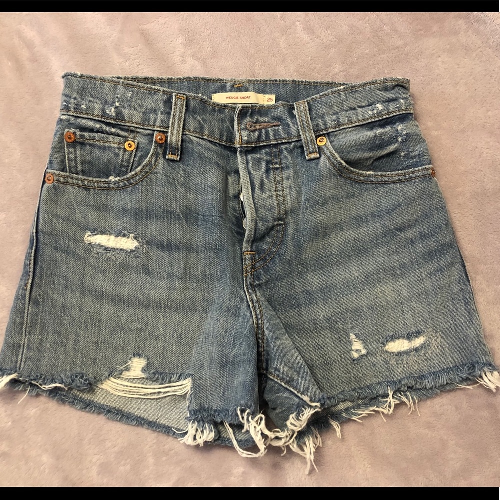 Levi’s Wedgie Denim Shorts 25